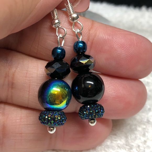 🦋🖤blue and black earrings -very pretty NWOT - Picture 10 of 10
